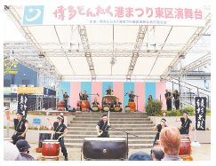 東区演舞台でのパフォーマンス写真