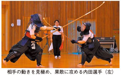 相手の動きを見極め、果敢に攻める内田選手(左)の写真