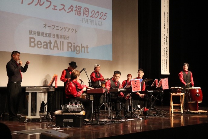 オープニングアクト ビートルライトの演奏の様子