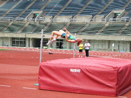（写真説明）トレーニングを行う選手たち（写真その1）