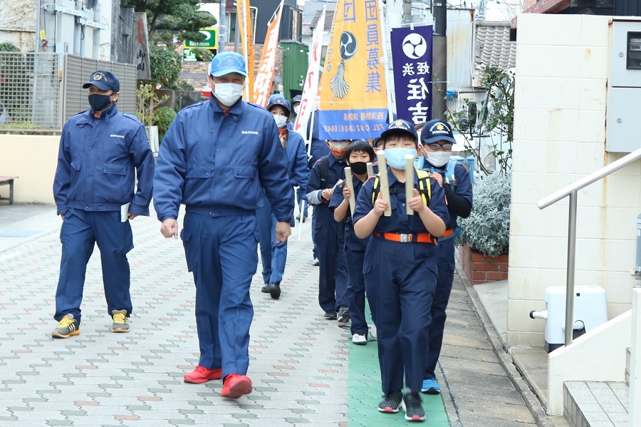 防火パトロールをしている写真