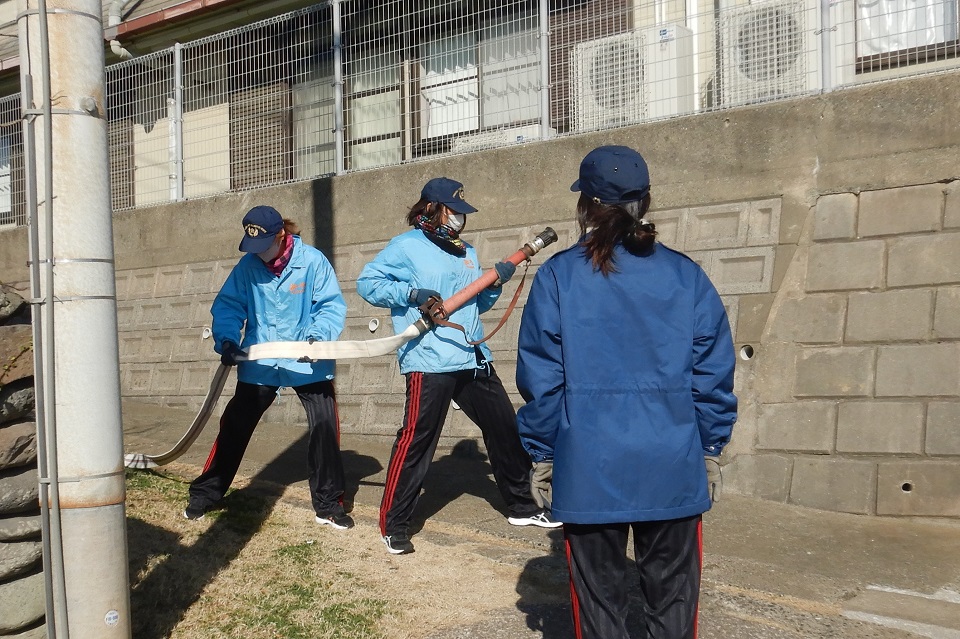 放水ポーズをとっている写真