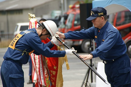 奈良屋分団優勝旗授与