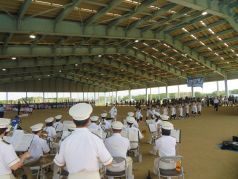 選手入場に合わせて演奏をする福岡市消防音楽隊の写真