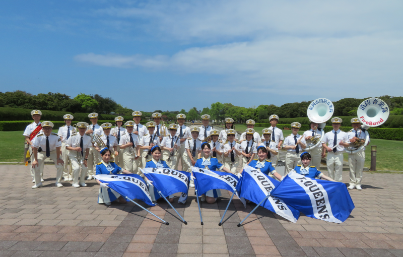 海の中道海浜公園でパレード前に集合写真を撮る消防音楽隊