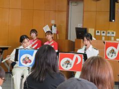 アンサンブル演奏をする福岡市消防音楽隊の写真