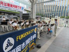 消防音楽隊、カラーガード隊の写真