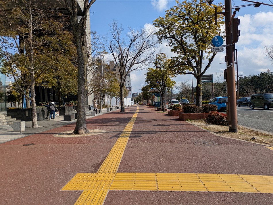 段差のないフラットな歩道